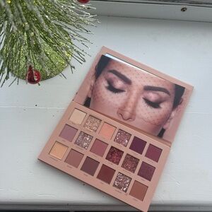 Huda Beauty Eyeshadow Palette with Rich Colors
